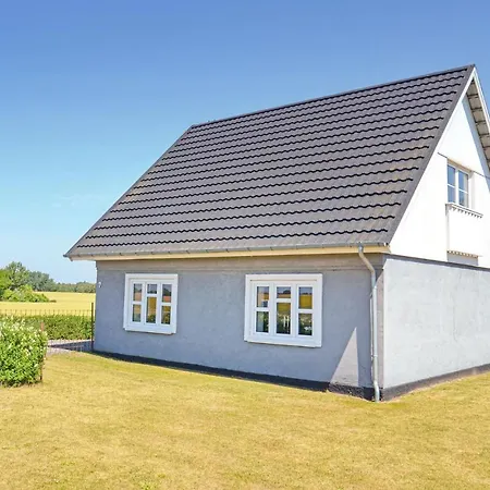 2 Bedroom Awesome In Holiday home