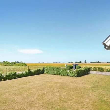 2 Bedroom Awesome In Holiday home *