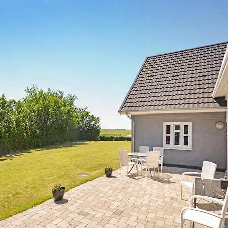 2 Bedroom Awesome In Holiday home *
